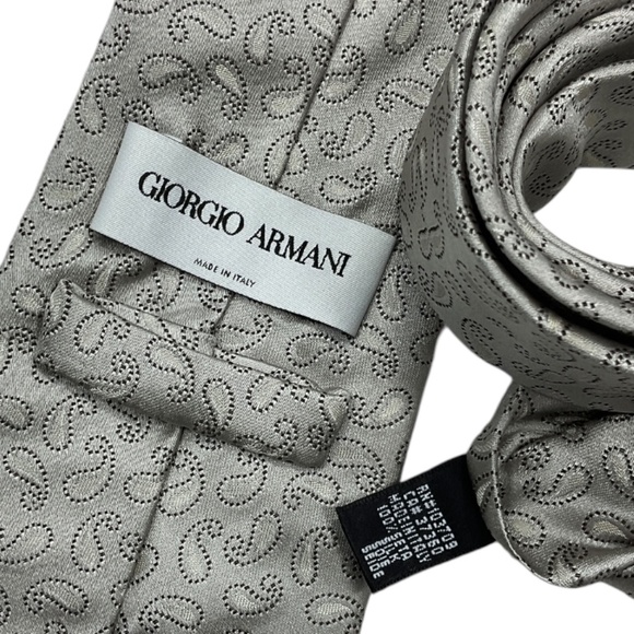GIORGIO ARMANI XL Silver Paisley Silk LUXURY Tie ITALY - Picture 3 of 4